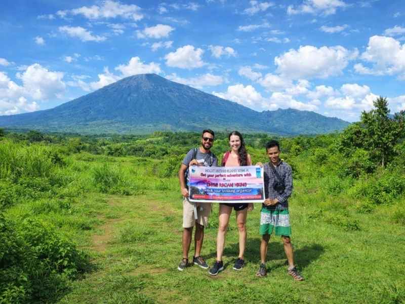 One Day Trek To Mount Rinjani Senaru Crater Rim 2461m